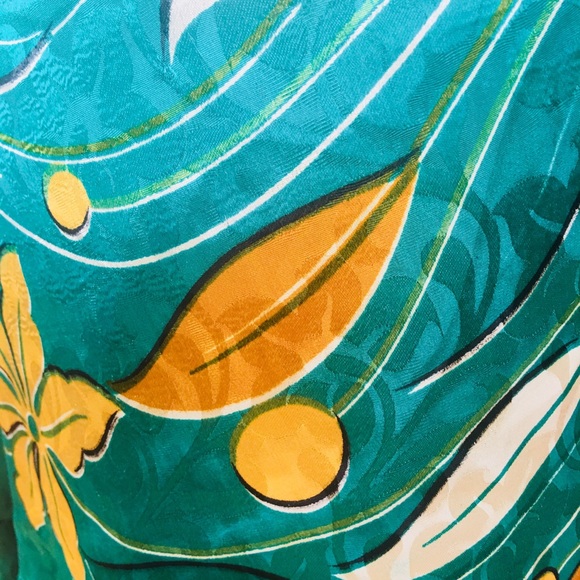 Bellissima Fashion Silk Wrap! - Picture 5 of 6